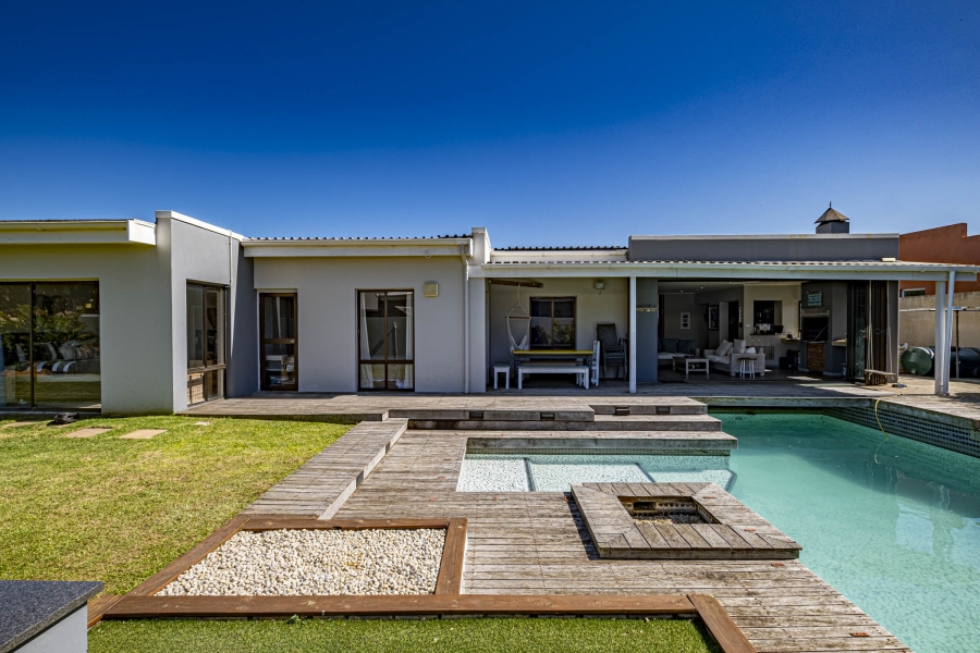 4 Bedroom Property for Sale in Summerstrand Eastern Cape